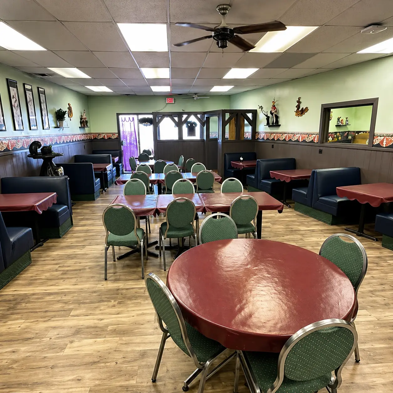 Family-run Vietnamese restaurant in Saskatoon — warm hospitality at Minh's Garden