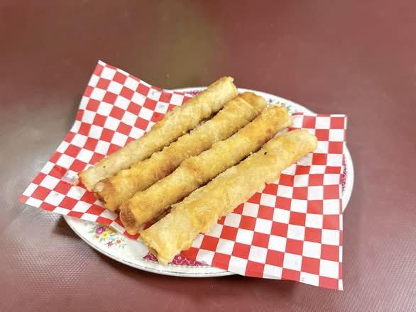 Vietnamese crispy spring rolls with peanut sauce — Minh's Garden Saskatoon
